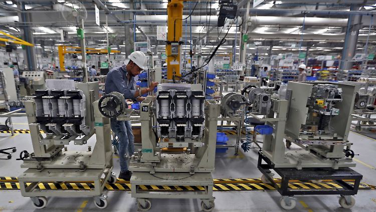 Blick in eine Schneider-Electric-Fabrik