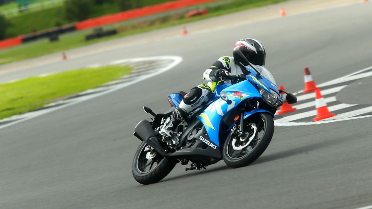Die Suzuki GSX-R 125 ist von der Leistung nur ein Schatten der GSX-R 1000, sieht ihr aber verdammt ähnlich.