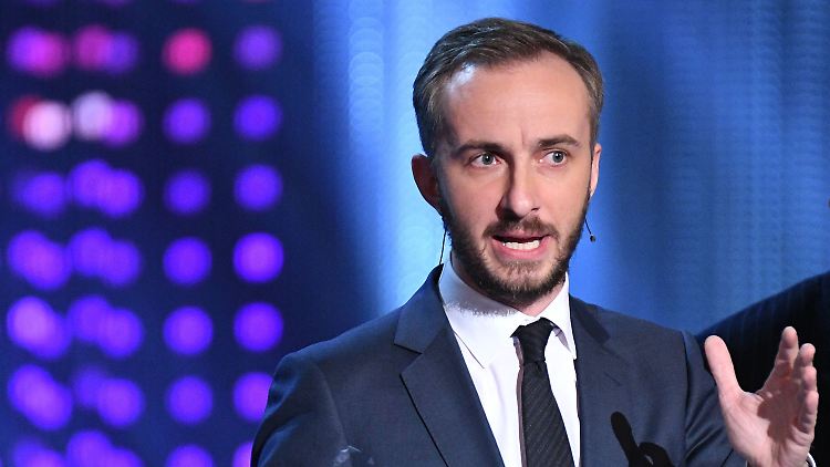 Böhmermanns Anwalt behauptet, Merkels Äußerung habe  "erhebliche Folgen" gehabt.