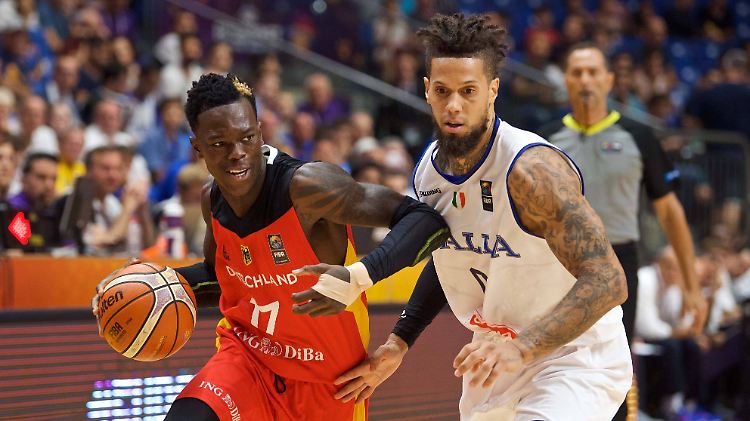 Dennis Schröder ließ sich gegen Italien auch von seiner Verletzung an der linken Hand nicht stoppen.