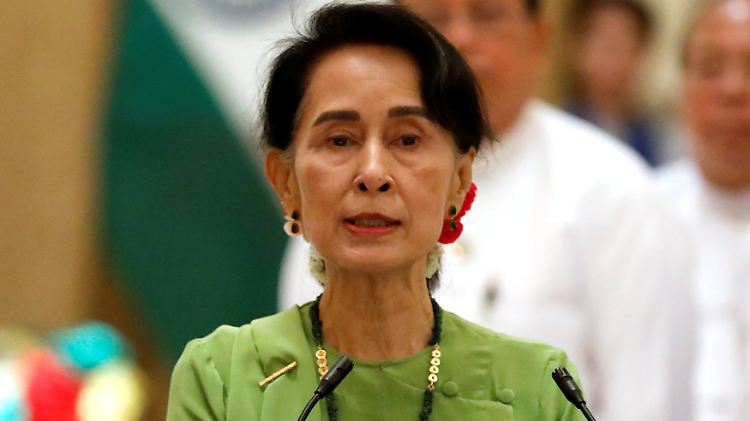 Hat den Nimbus von Demokratie und Menschenrechten verloren: Friedensnobelpresträgerin und Regierunschefin Aung San Suu Kyi.