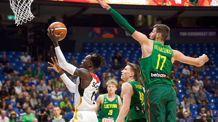 Dennoch im Achtelfinale: Dennis Schröder und die deutschen Basketballer.