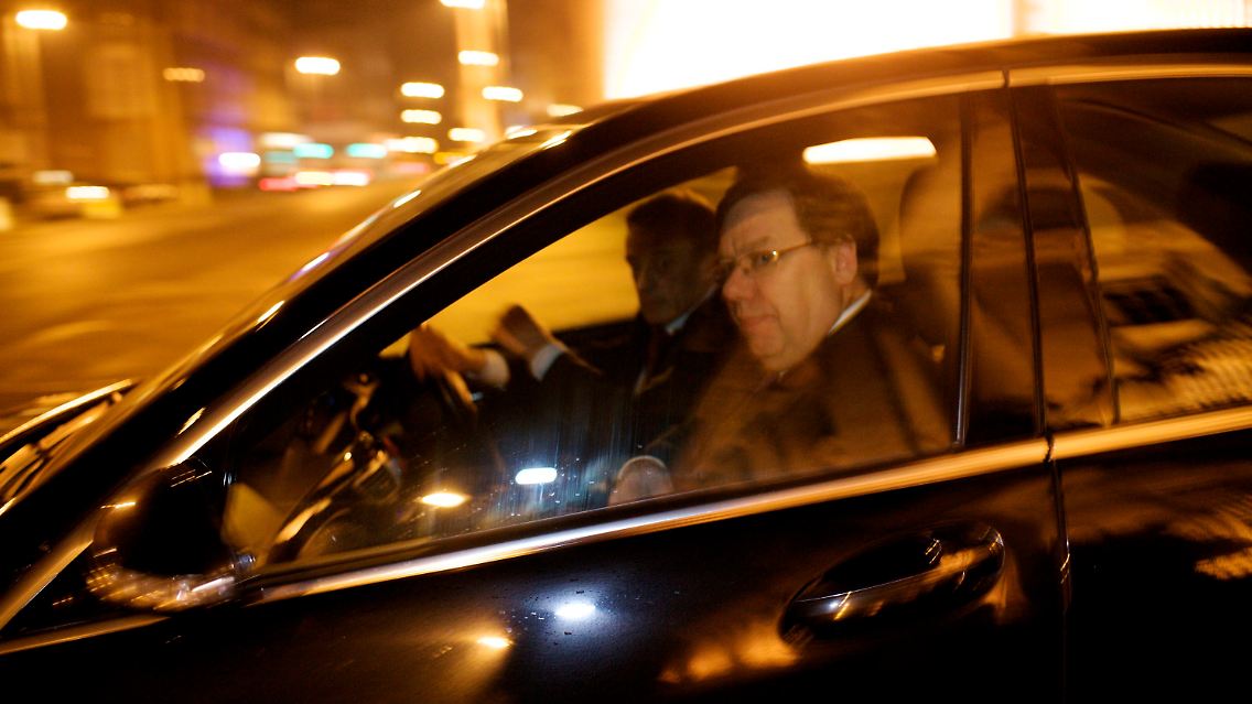 Die Zeit drängt: Premier Cowen und seine Regierung basteln im Eiltempo ein Sparpaket.