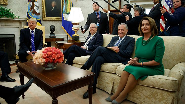 Gemeinsam verkündeten Donald Trump (v.l.), Mitch McConnell, Chuck Schumer und Nancy Pelosi die Einigung.
