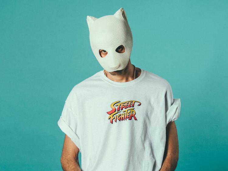 In der Öffentlichkeit trägt Cro Maske, doch von Fans wird er ohne trotzdem schon mal erkannt.