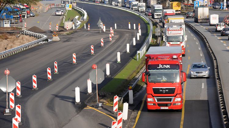 Die Finanzierung läuft über einen Teil der Lkw-Maut, die aber deutlich hinter den Erwartungen zurückblieb.