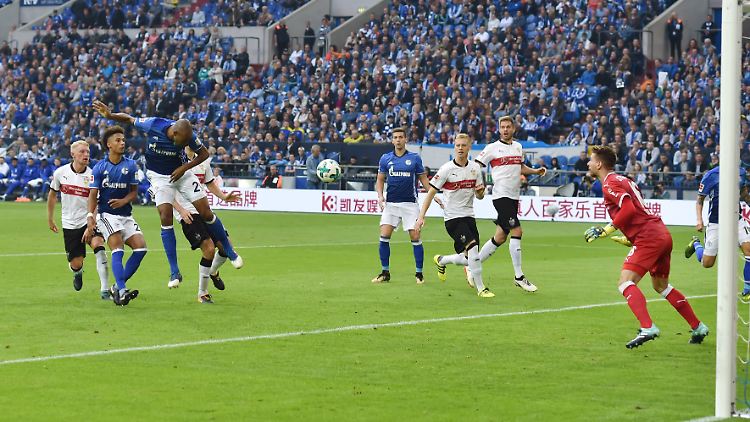 Naldo (3.v.l.) erzielte per Kopf das 2:1.