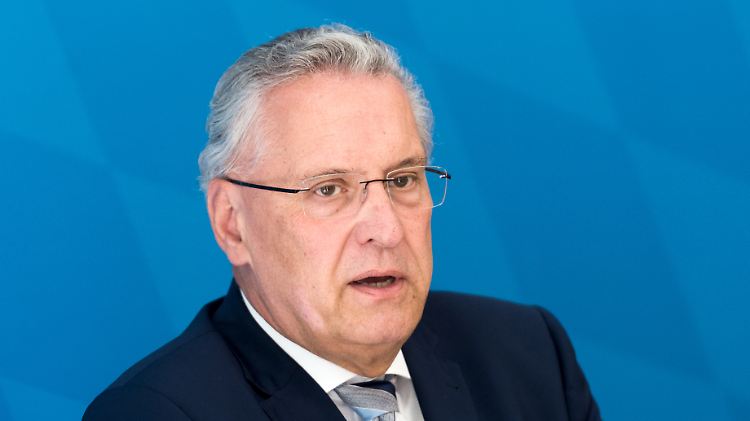 Bayerns Innenminister und CSU-Spitzenkandidat für die Bundestagswahl, Herrmann, macht gegen Griechenland Front.