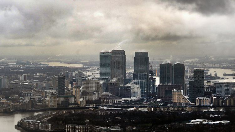 Blick auf das Londoner Finanzviertel "Canary Wharf".