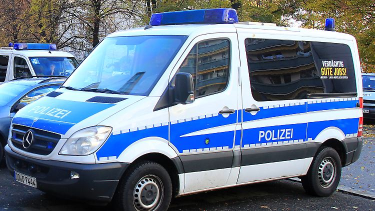Die Beamten standen eigentlich wegen eines 35-Euro-Strafzettels vor der Tür des Dresdners.