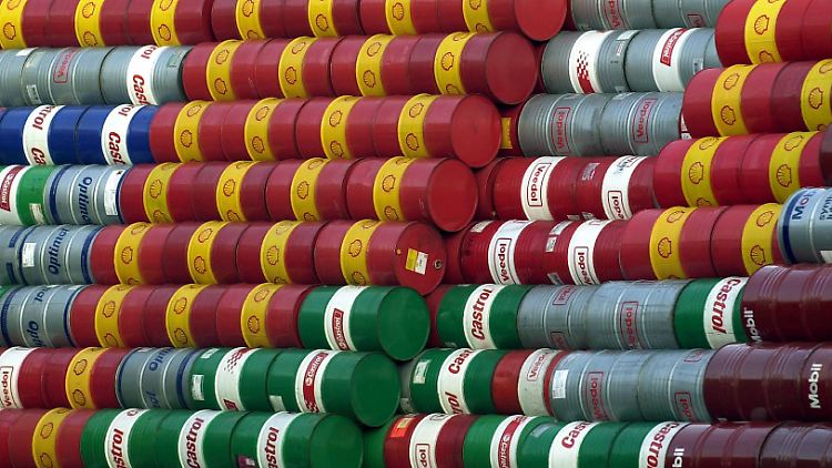 Der Branchenverband EIA zufolge soll die weltweite Förderung im Jahr 2018 auf den Rekord von 100,28 Millionen Barrel pro Tag steigen