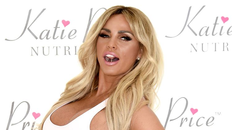 Katie Price hat mal in Hugh Hefners Pool gepinkelt.