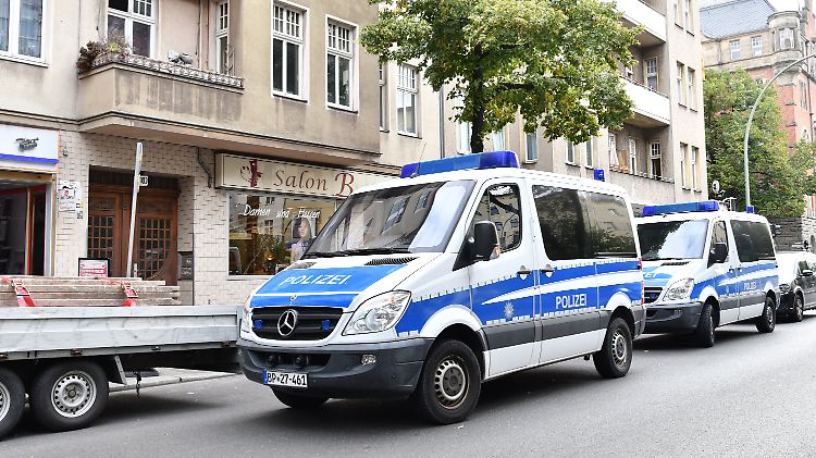 An dem Einsatz in Berlin, Görlitz und Frankfurt am Main waren rund 400 Beamte beteiligt.