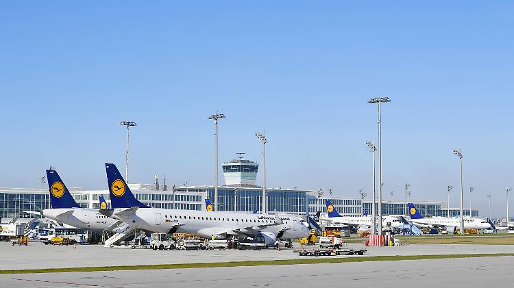 Ein Gericht hat sich mit verspäteten Zubringerflügen beschäftigt.