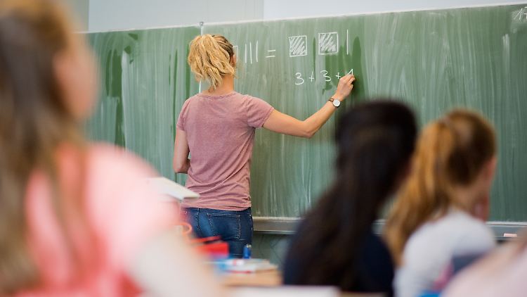 Das Land Berlin stellt zum kommenden Jahr fast 950 neue Grundschullehrer ein.