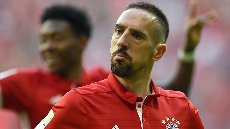 Franck Ribery war mit seiner Auswechslung im ersten CL-Spiel gegen Anderlecht nicht einverstanden.