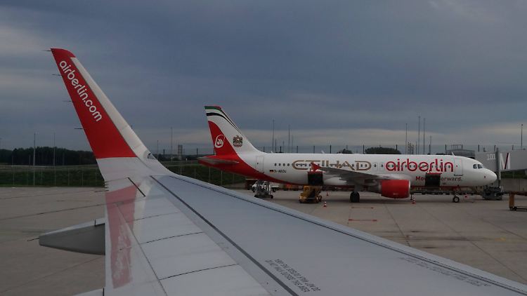 Auch am Mittwoch stehen mehrere Flieger der Air Berlin still.