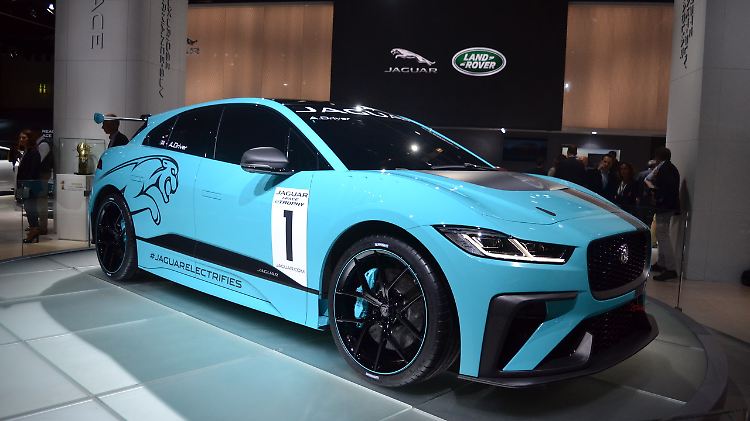 Der I-Pace in himmelblauer Kampflackierung für den Rundkurs.