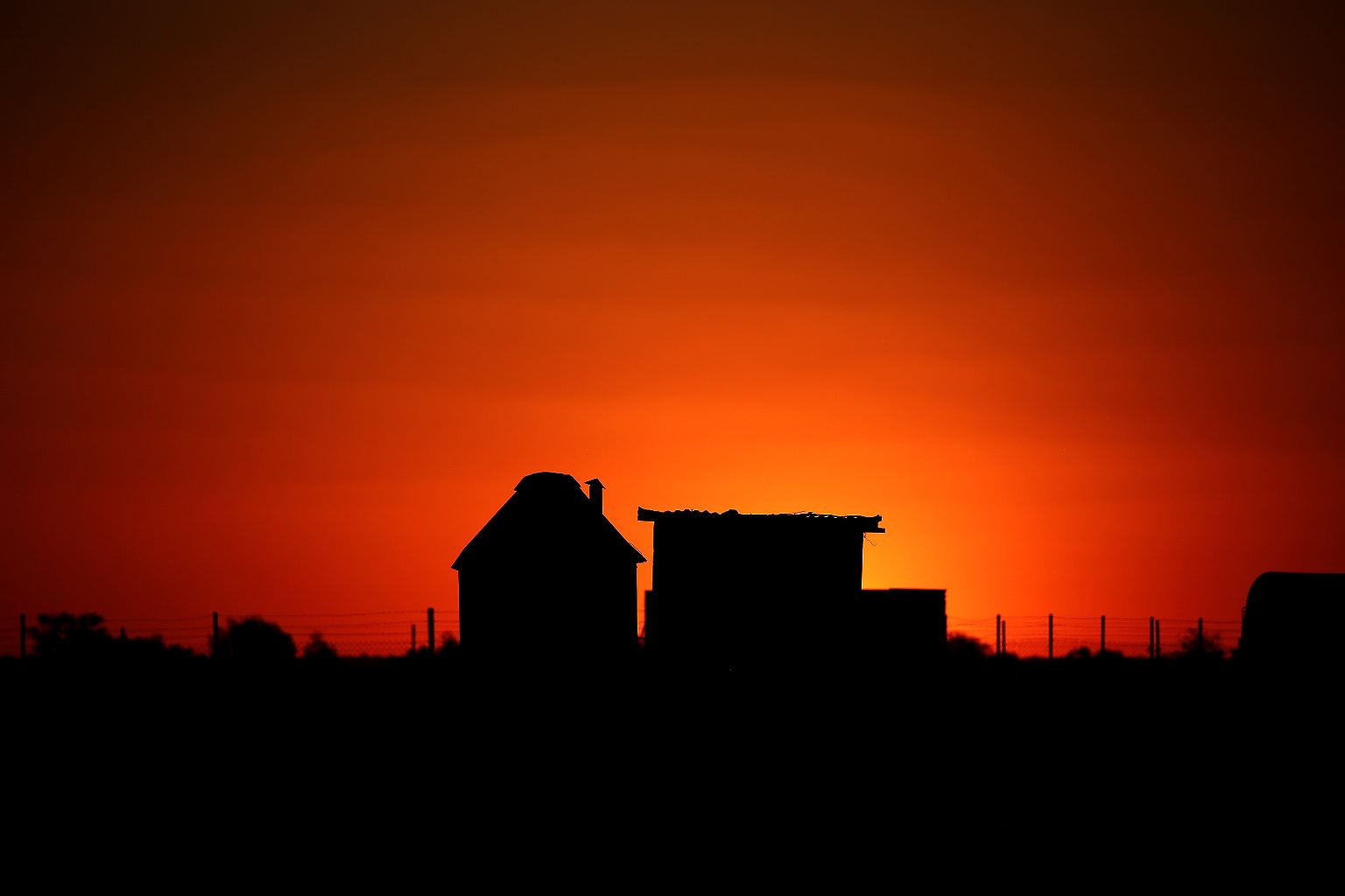 Das Dorf Stonehenge liegt etwa 1700 Kilometer nördlich von Sydney im australischen Bundesstaat Queensland. Der Ort hat 325 Sonnentage im Jahr und Höchsttemperaturen von 45 Grad Celsius.
