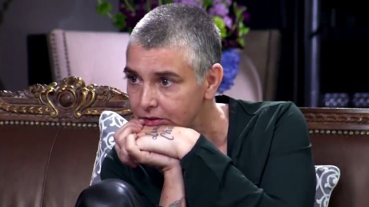 In einem Fernsehinterview schildert Sinéad O'Connor das Leiden ihrer Kindheit.