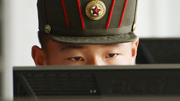 Berichten zufolge soll Nordkoreas Militär eine große, gut ausgerüstete Cybertruppe unterhalten, die neben Spionage und Gegenspionage auch in kriminelle Aktivitäten verwickelt ist. 