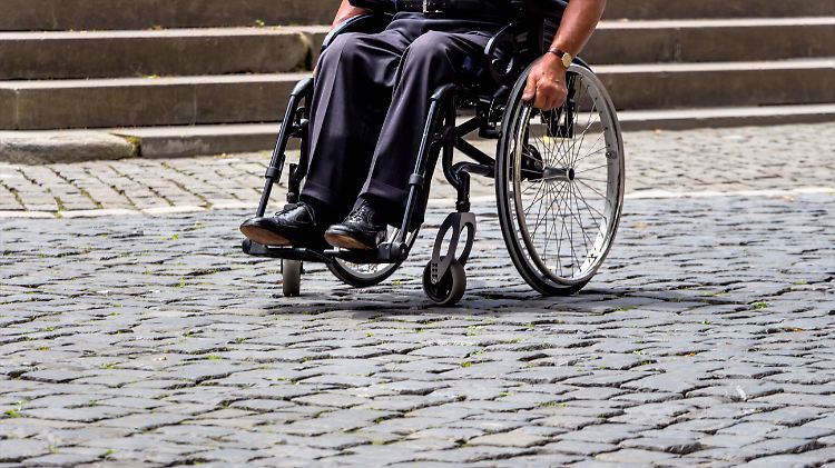 Für Arbeitsunfälle von Angestellten zahlt die gesetzliche Unfallversicherung.