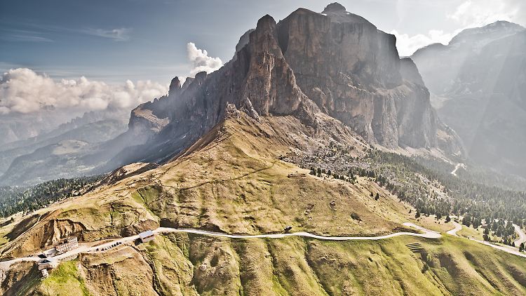 Wer Berge, Natur und Passstraßen sucht, muss nicht weit fahren: Norditalien ist voll davon. Das aktuelle "Curves"-Magazin beweist das.