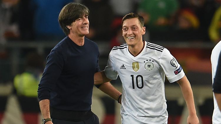 Finden Joachim Löw und Mesut Özil nach erfolgreichen Zeiten in der Nationalmannschaft bei Fenerbahce wieder zusammen?