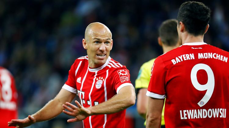 Eher gereizt: Arjen Robben und Robert Lewandowski.