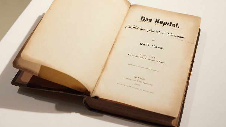 Eine Erstausgabe des ersten Bands von "Das Kapital" im Museum der Arbeit in Hamburg.