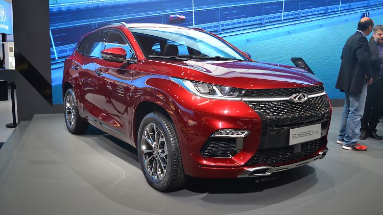 Gefällig präsentiert sich der Exeed TX von Chery mit 1,5 Liter Benziner und 150 PS plus einem E-Motor der 116 PS leistet.