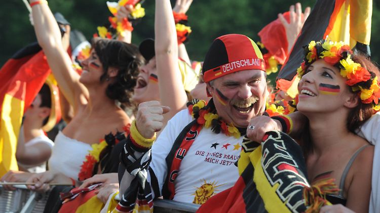 Gib's dann bestimmt auch wieder: Rudelgucken vor dem Brandenburger Tor wie bei der WM 2014.