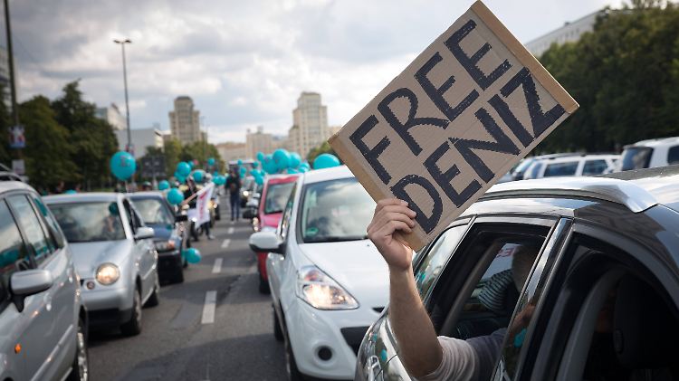 Neben dem Journalisten Deniz Yücel sitzen offenbar noch 53 andere deutsche Staatsbürger in türkischer Haft.
