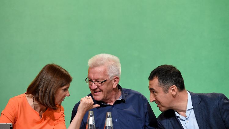 Göring-Eckardt, Kretschmann und Özdemir (v.l.) setzen recht offensichtlich auf Schwarz-Grün.