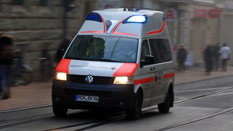 Bei akuten Fällen kommt natürlich der Rettungswagen.