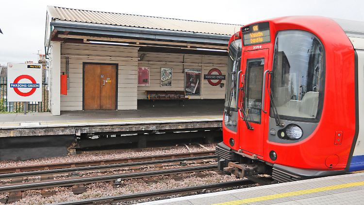 An der Station Parsons Green fahren wieder Züge.