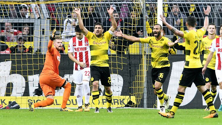 Der Treffer von Dortmunds Sokratis zum 2:0 wurde erst per Videobeweis anerkannt - der aber gar nicht zum Einsatz hätte kommen dürfen.