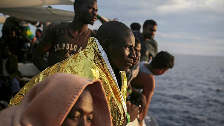 Mehr als 5000 Flüchtlinge retteten die libysche und italienische Küstenwache innerhalb von nur einer Woche.