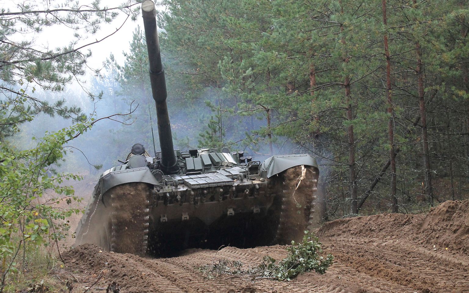 Ist das nur eine Übung oder schon eine politische Drohgebärde? Zum alle vier Jahre stattfindenden Großmanöver "Sapad" mobilisieren Russland und das verbündete Weißrussland diesmal schweres Kriegsgerät, darunter Kampfpanzer, Hubschrauber und mobile Raketenabschussrampen.