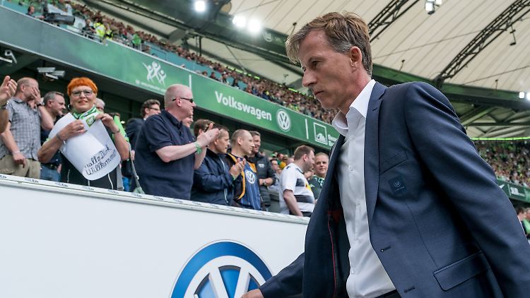Die erste Entlassung der Saison trifft Andries Jonker beim VfL Wolfsburg.