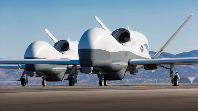 Militär-Hightech von Northrop Grumman: Dronen vom Typ MQ-4C "Global Hawk".