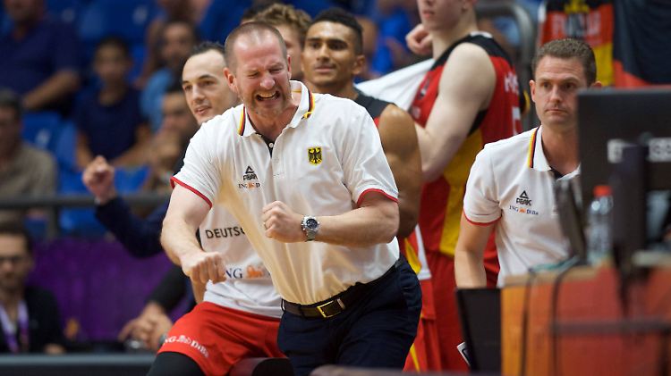Henrik Rödl (vorn) steigt vom Co-Trainer zum Cheftrainer der deutschen Basketballer auf.
