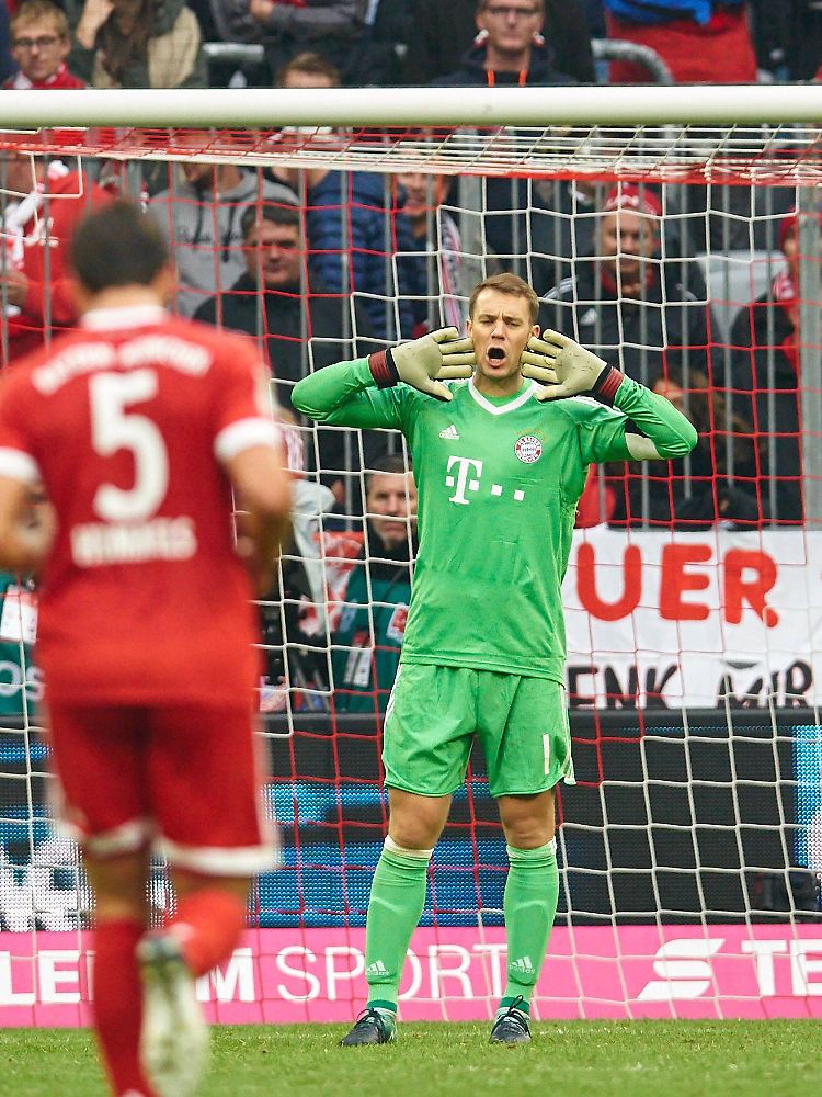 Für Manuel Neuer könnte als Trostpreis immerhin die Auszeichnung als bester Torwart 2017 herausspringen.