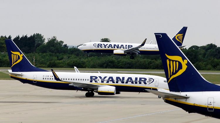 Ryanair will einige Maschinen samt Crew aus dem Flugplan streichen, um eine Reserve bei Flugausfällen zu haben.