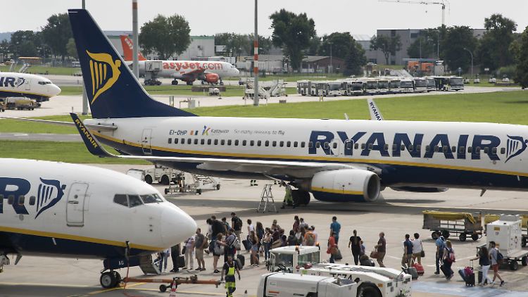 Einige Ryanair-Passagiere müssen umbuchen.