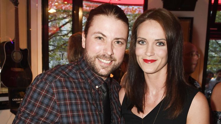 Verliebt, verlobt - und jetzt auch verheiratet: Felix von Jascheroff und Bianca Bos.