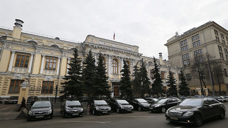 Die russische Zentralbank versucht die Wirtschaft mit niedrigen Zinsen zu stützen.