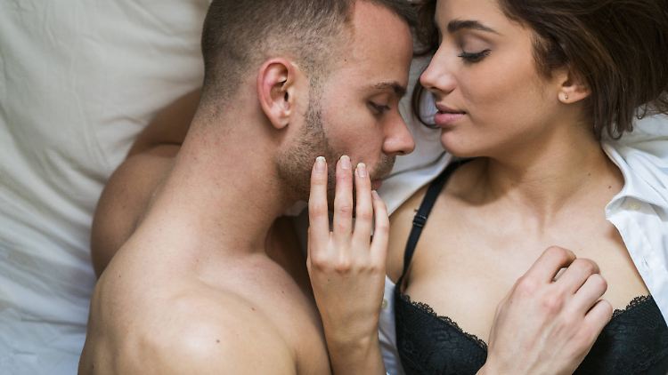 Die beiden Sexualhormone Östrogen und Testosteron beeinflussen das Lustempfinden und die Fähigkeit, sich fortzupflanzen.