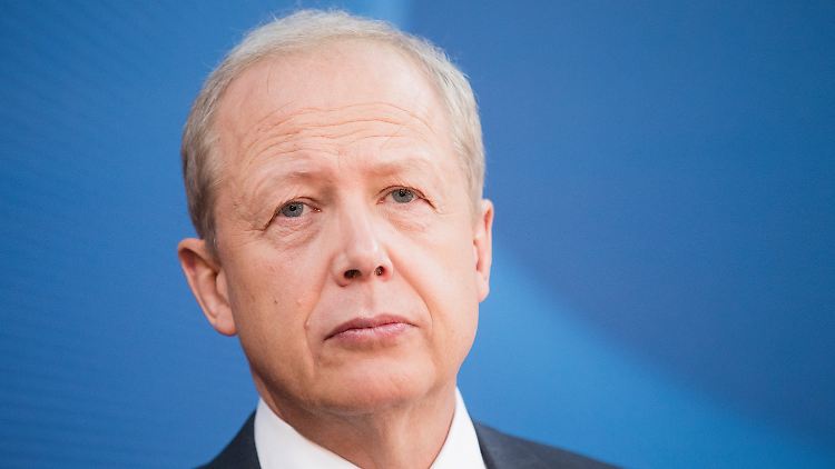 Der ehemalige "Tagesthemen"-Moderator Buhrow hält sein Gehalt für angemessen.