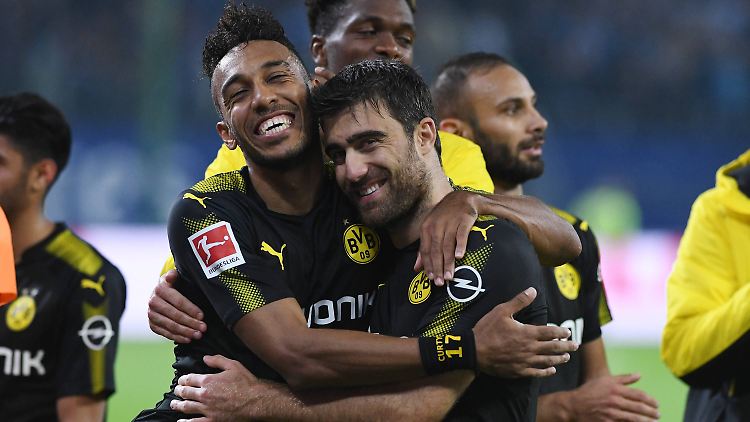 Love is in the air - nicht aber die Meisterschale. Sagt der BVB-Klub-Manager.